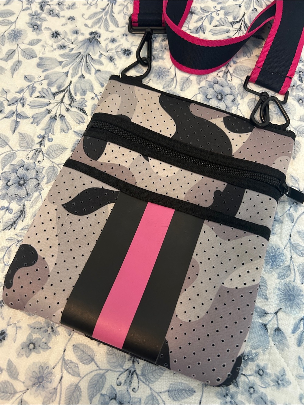 Camo Neoprene Crossbody Bag - Picture 3 of 9